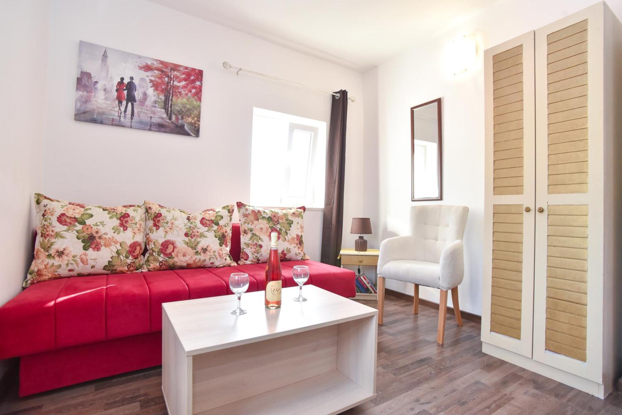 Royal Garden & Gastronomy Apartment *