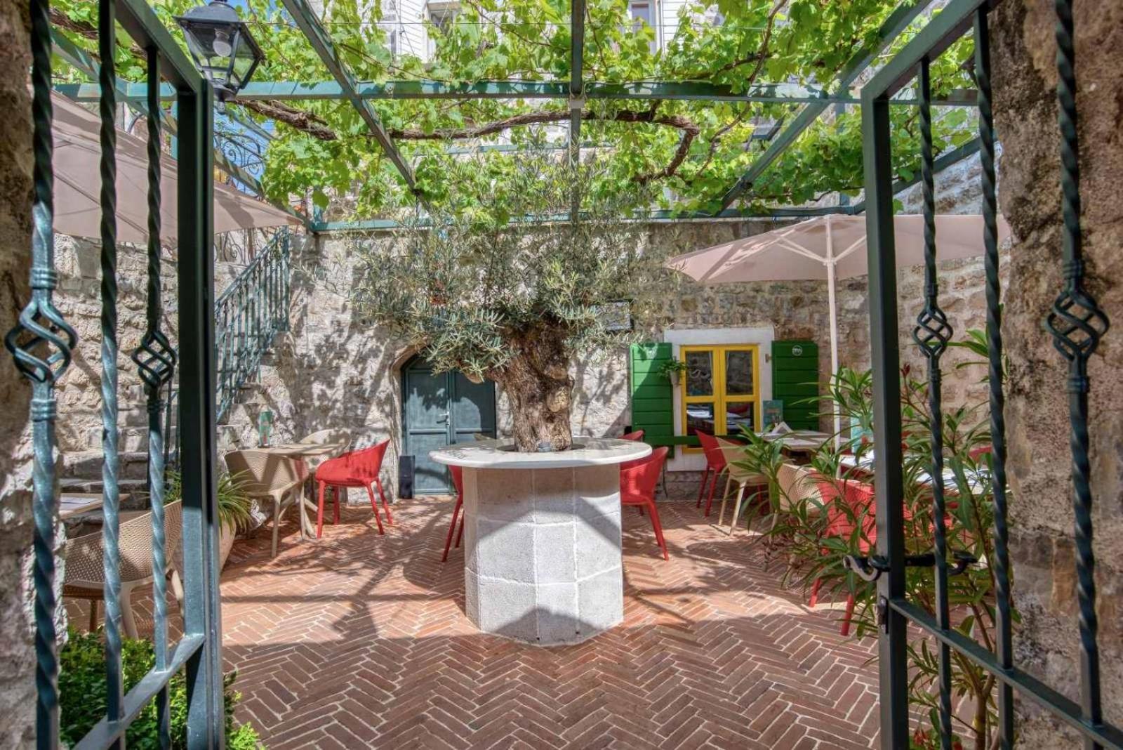 Apartment Royal Garden & Gastronomy