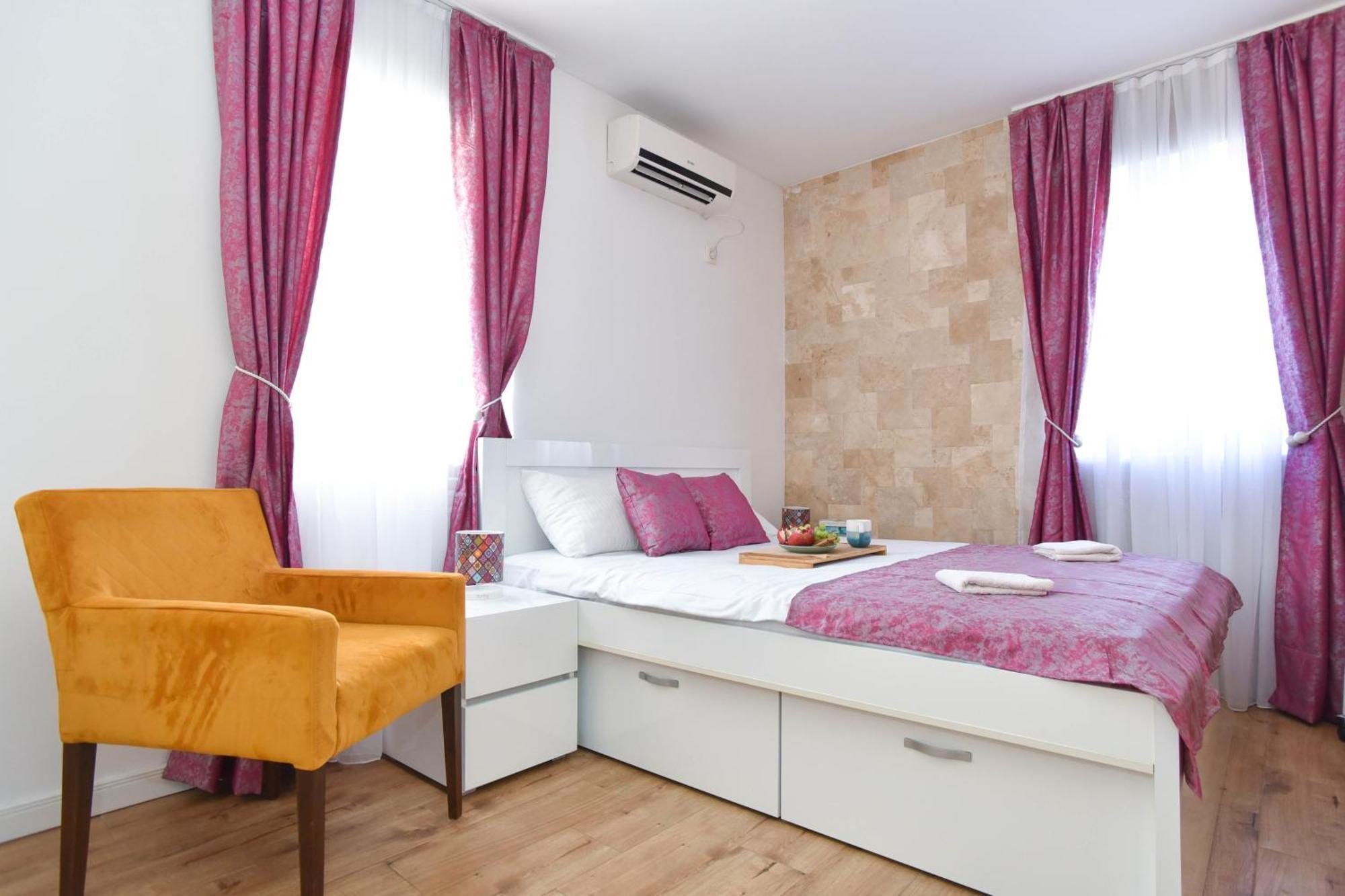 Royal Garden & Gastronomy Apartment